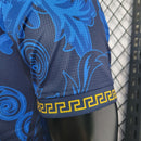 CAMISA VERSÃO PLAYER DA SELEÇÃO DA ITALIA 22/23 AZUL VERSACE